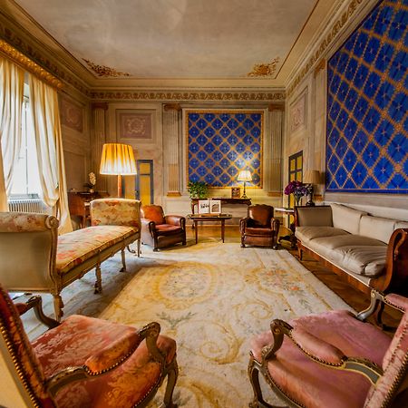 Palazzo Rocchi - Residenza D'Epoca Bed & Breakfast Лука Екстериор снимка