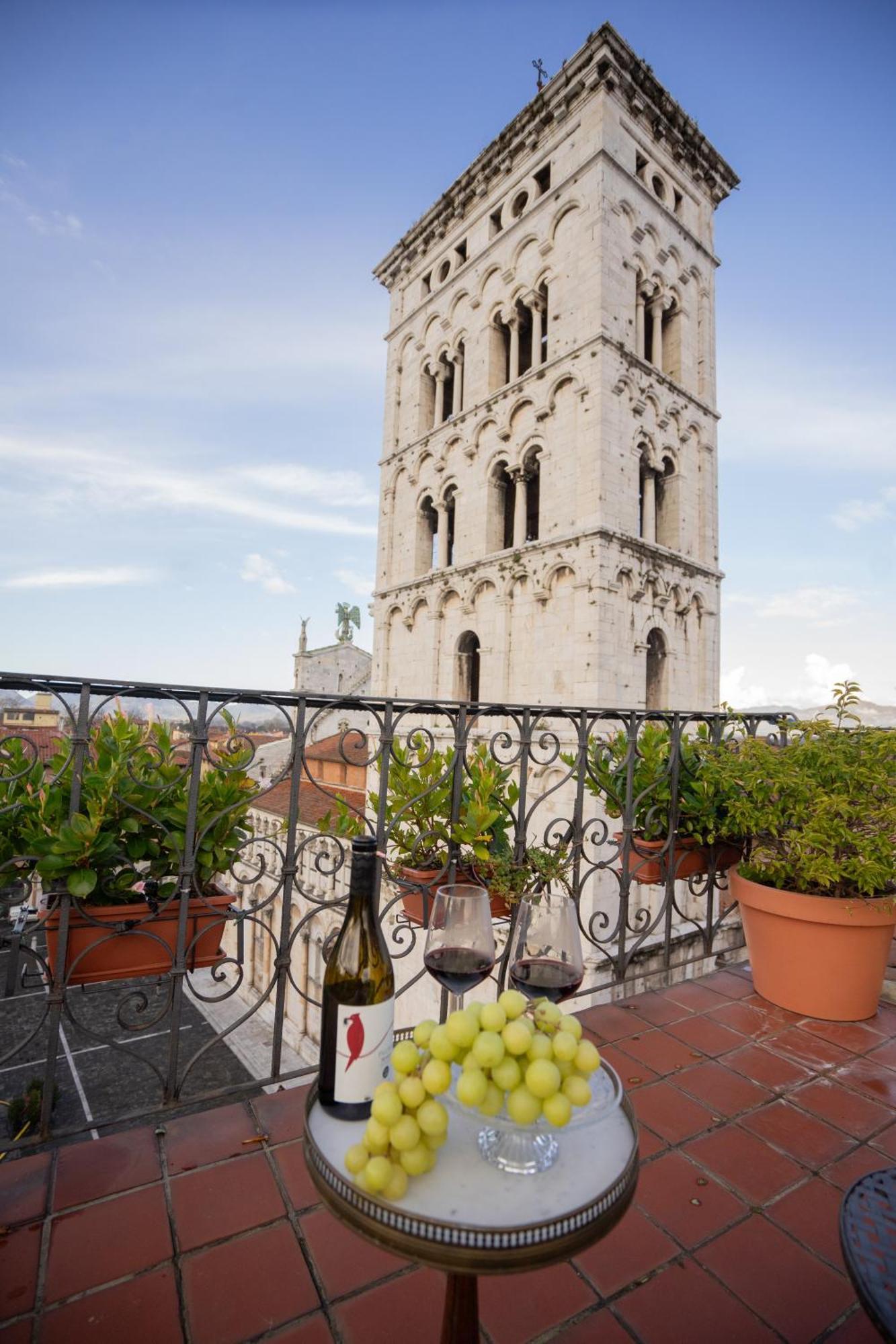 Palazzo Rocchi - Residenza D'Epoca Bed & Breakfast Лука Екстериор снимка