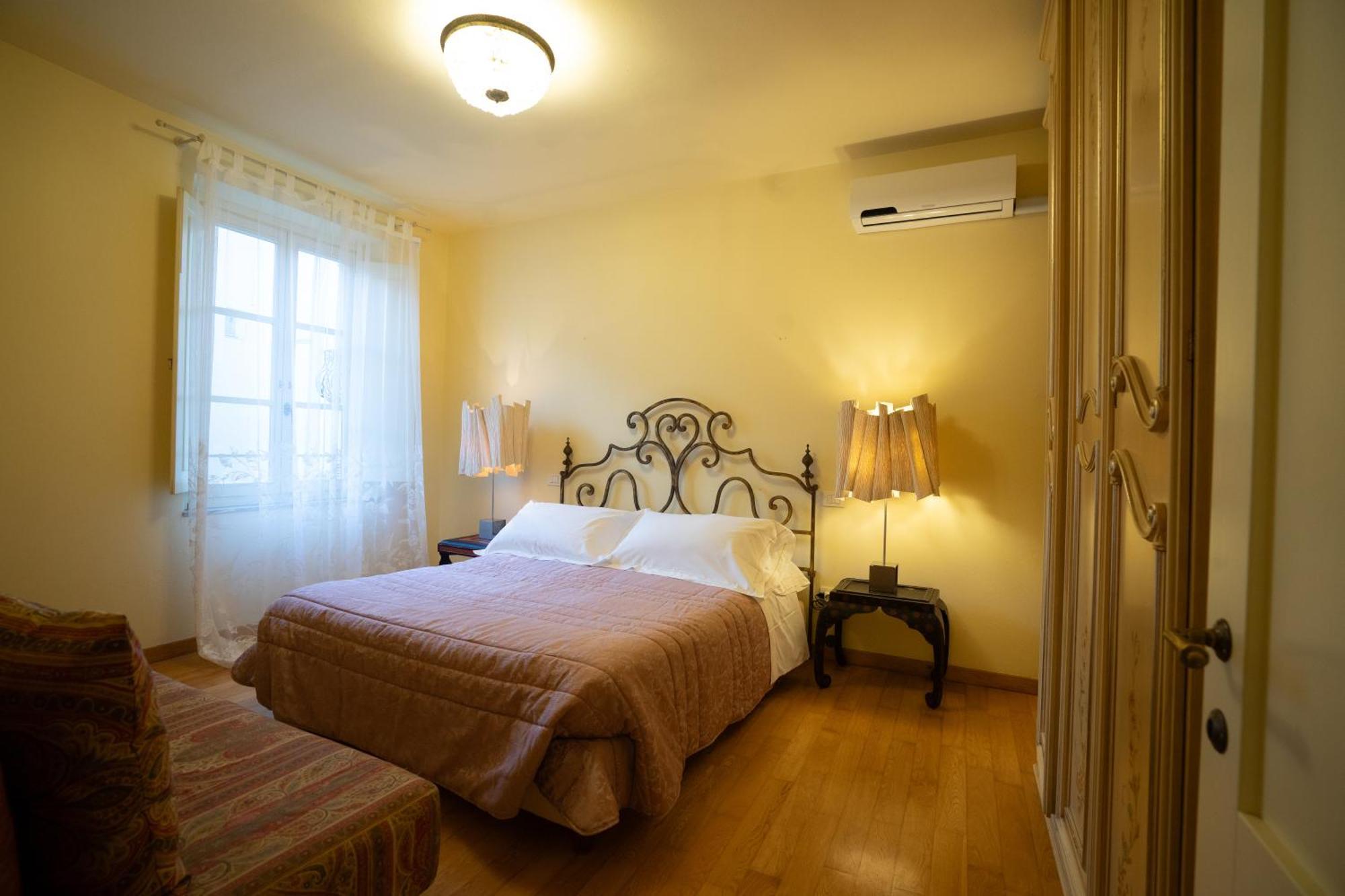 Palazzo Rocchi - Residenza D'Epoca Bed & Breakfast Лука Екстериор снимка