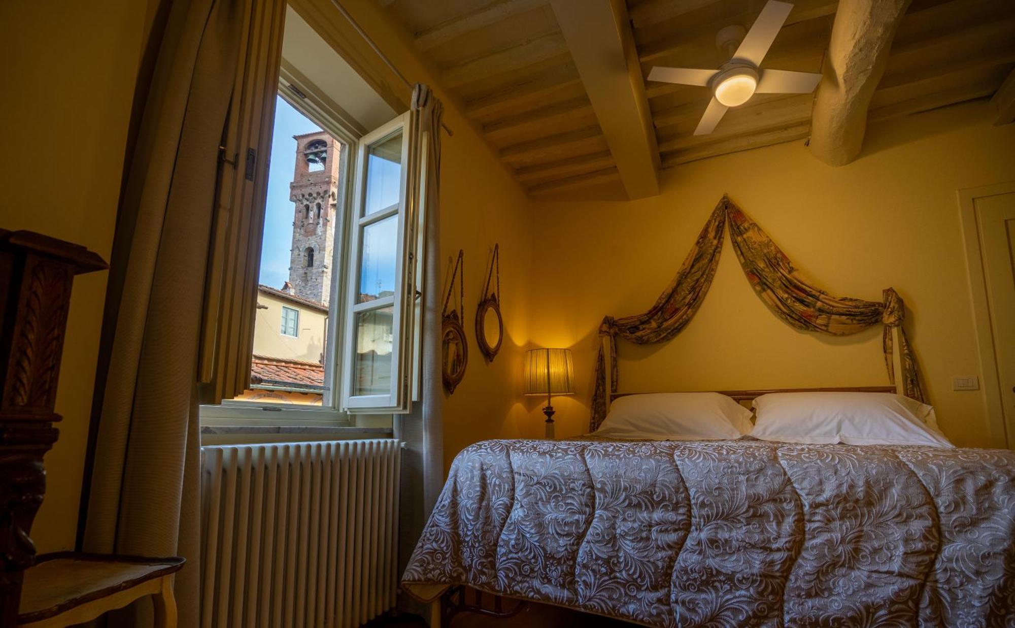 Palazzo Rocchi - Residenza D'Epoca Bed & Breakfast Лука Екстериор снимка