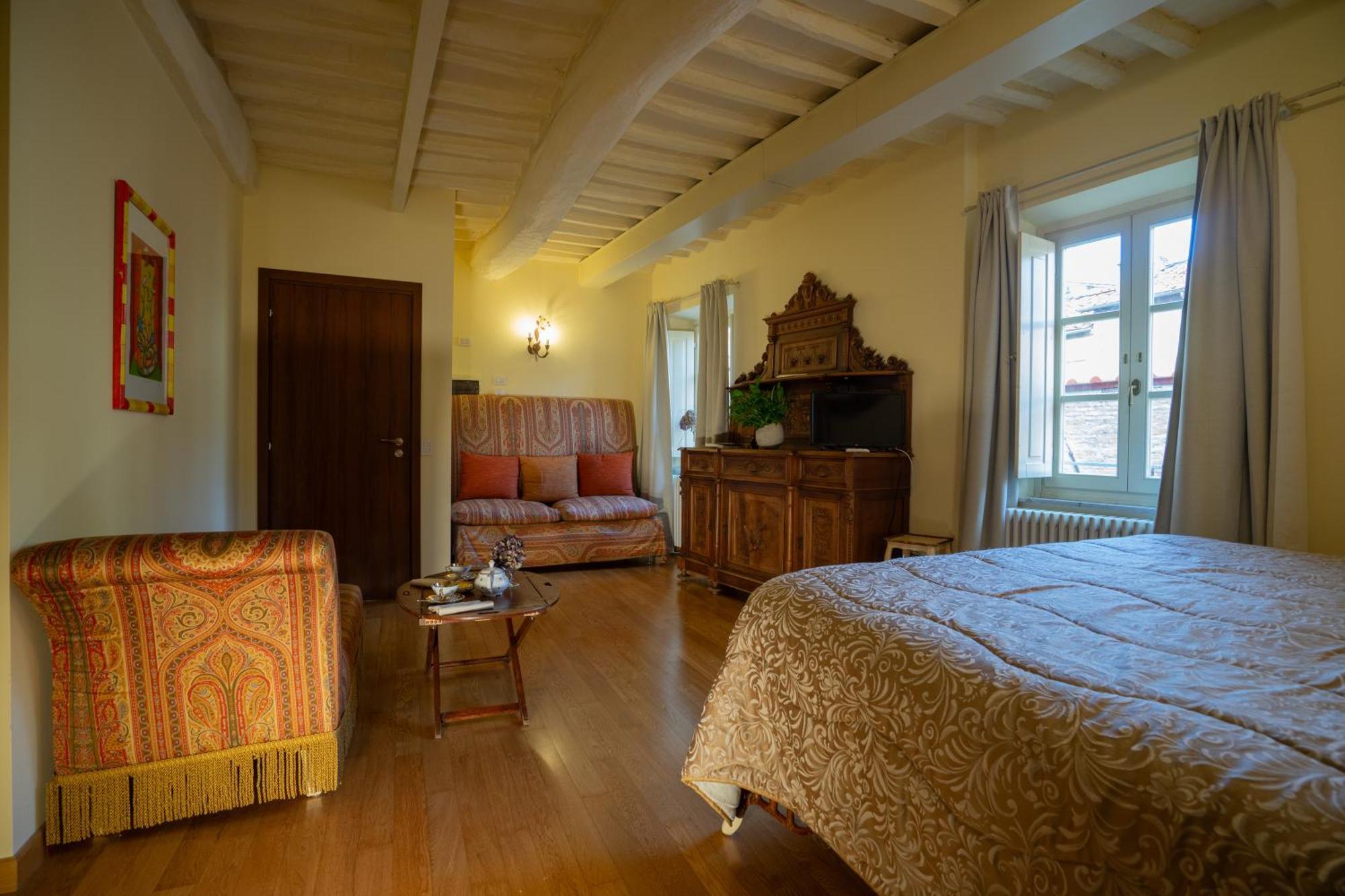 Palazzo Rocchi - Residenza D'Epoca Bed & Breakfast Лука Екстериор снимка