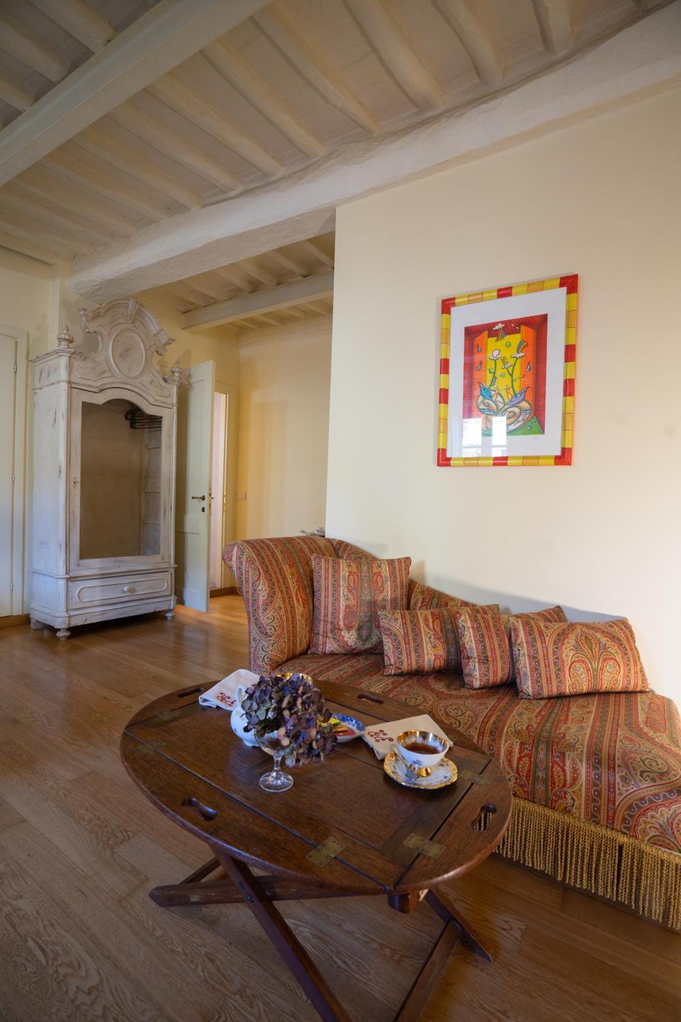 Palazzo Rocchi - Residenza D'Epoca Bed & Breakfast Лука Екстериор снимка