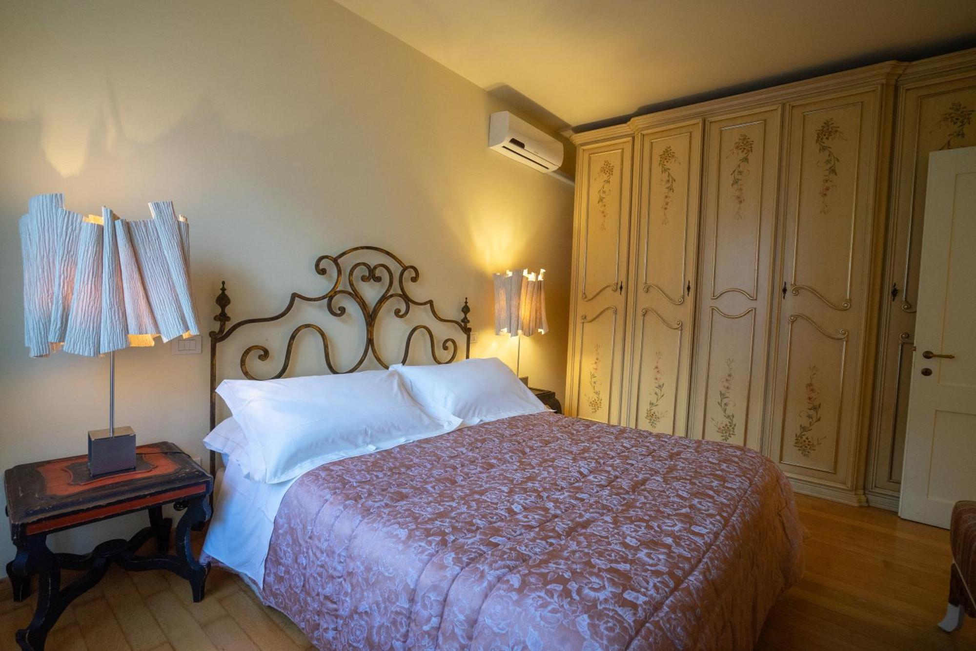 Palazzo Rocchi - Residenza D'Epoca Bed & Breakfast Лука Екстериор снимка