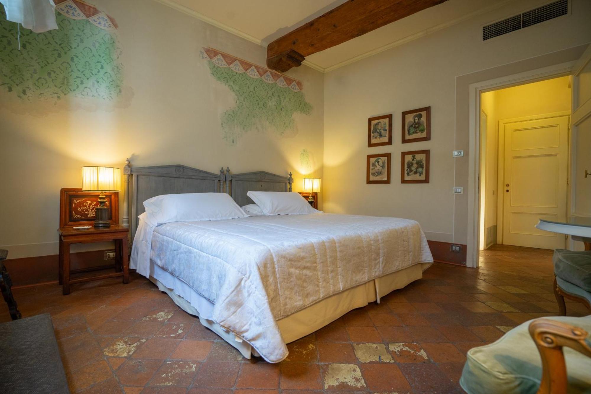Palazzo Rocchi - Residenza D'Epoca Bed & Breakfast Лука Екстериор снимка