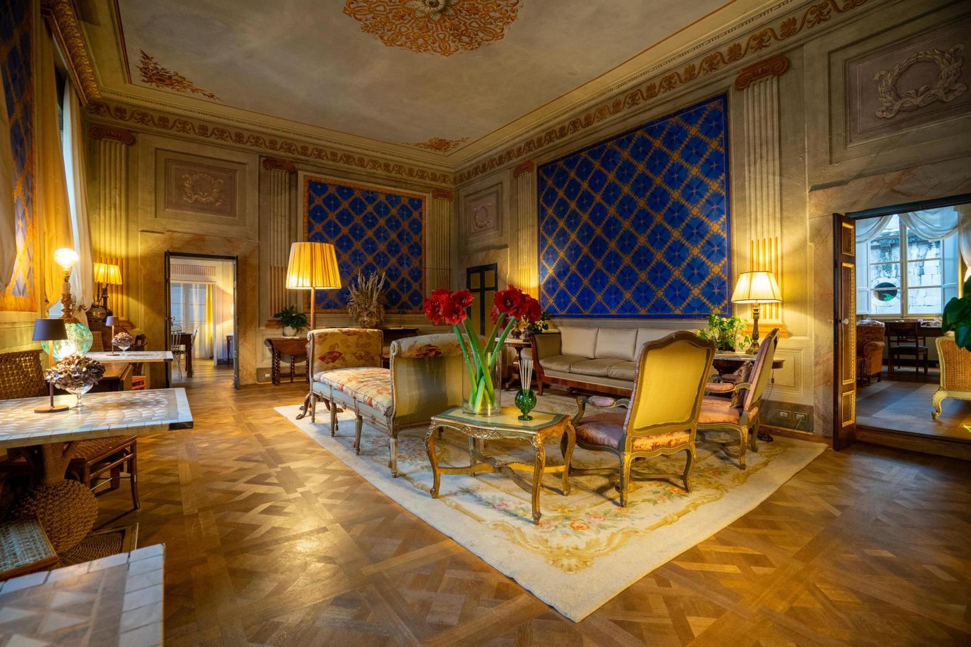 Palazzo Rocchi - Residenza D'Epoca Bed & Breakfast Лука Екстериор снимка