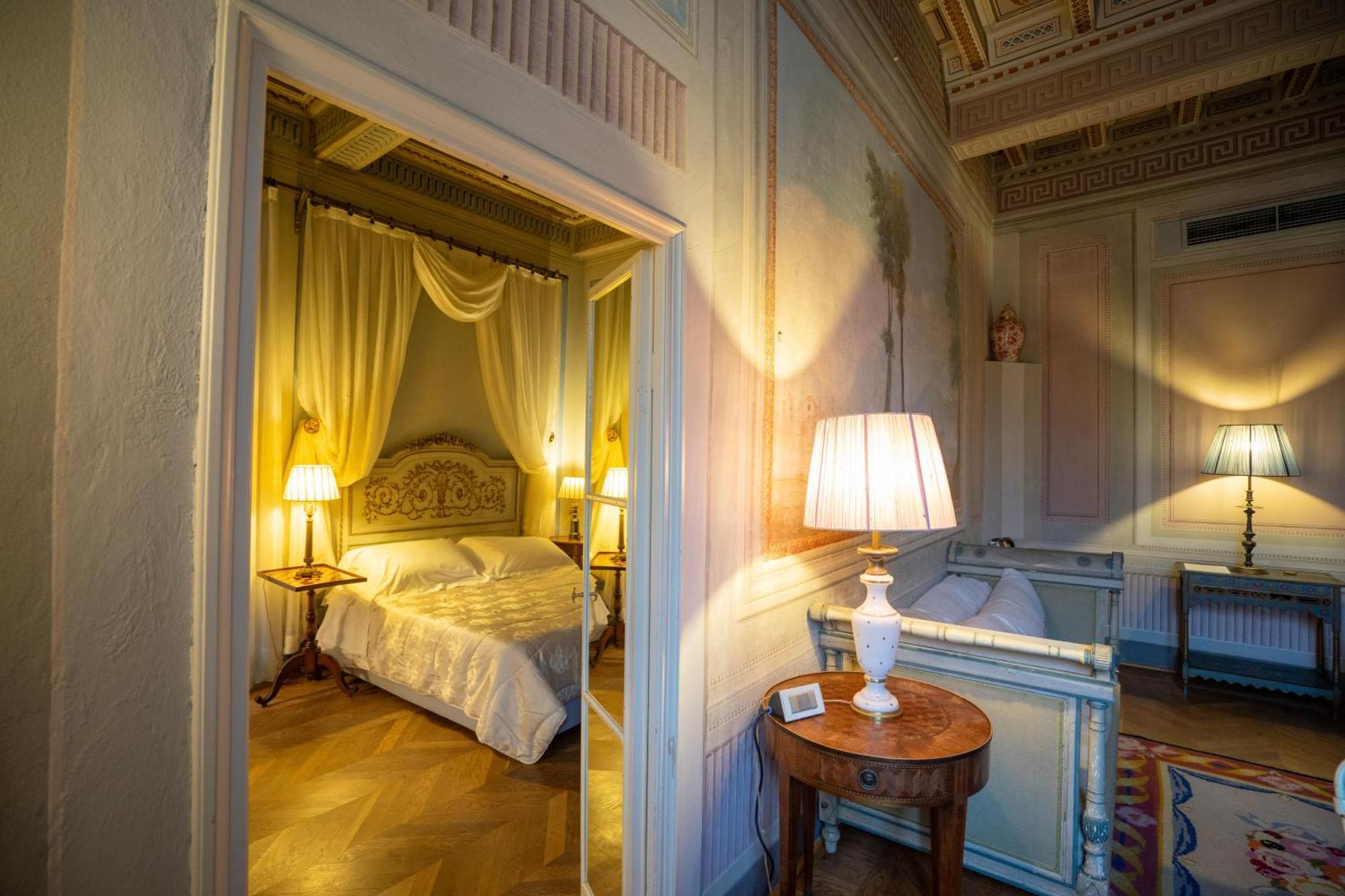 Palazzo Rocchi - Residenza D'Epoca Bed & Breakfast Лука Екстериор снимка