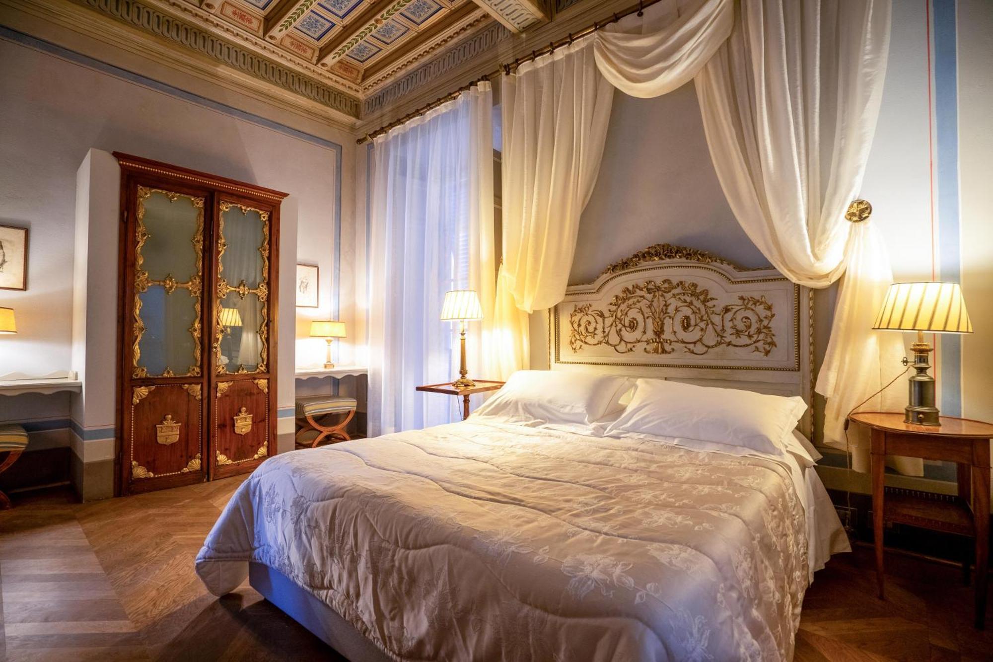 Palazzo Rocchi - Residenza D'Epoca Bed & Breakfast Лука Екстериор снимка