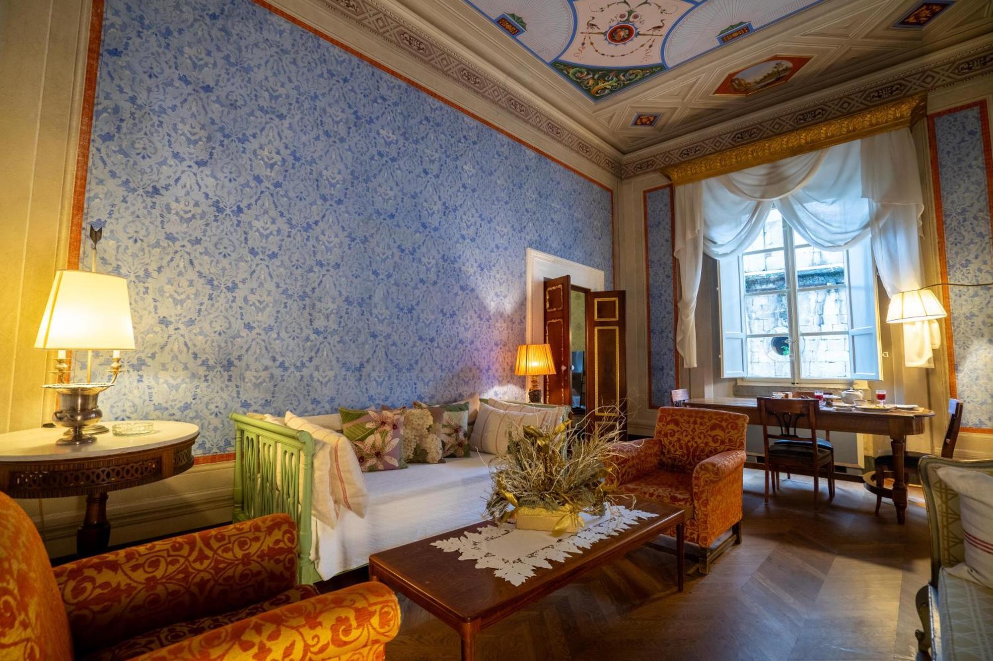 Palazzo Rocchi - Residenza D'Epoca Bed & Breakfast Лука Екстериор снимка